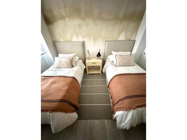 [PHOTO]