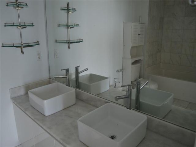 [PHOTO]