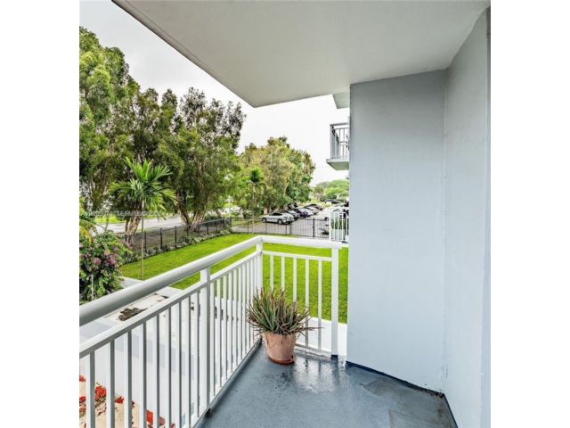  2 BR,  2.50 BTH &nbsp; style home in Biscayne Park