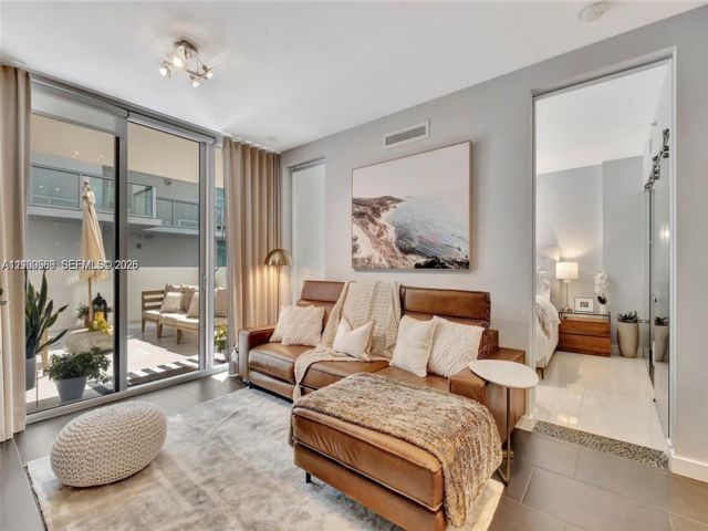  2 BR,  2.00 BTH &nbsp; style home in El Portal