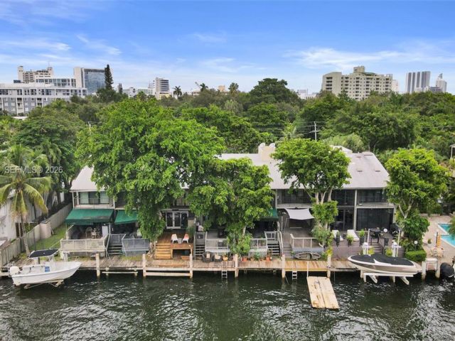  2 BR,  2.50 BTH &nbsp; style home in Miami