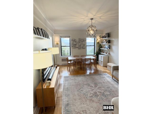  2 BR,  1.00 BTH &nbsp;Co-op style home in Bay Ridge