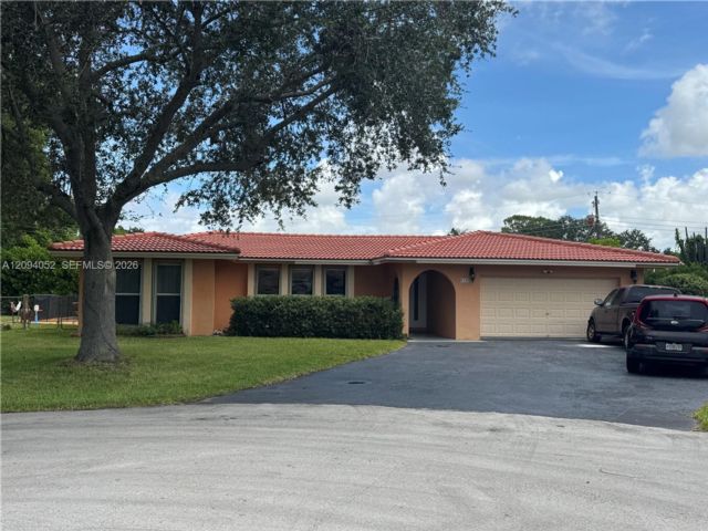  5 BR,  2.00 BTH &nbsp; style home in Coral Springs