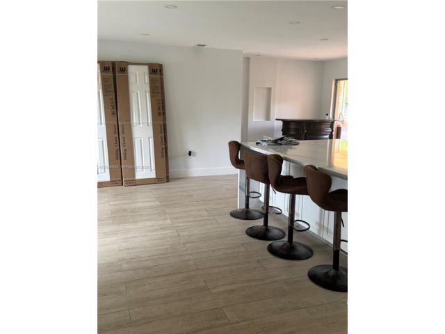 [PHOTO]