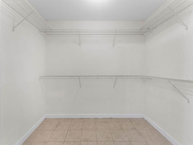 [PHOTO]