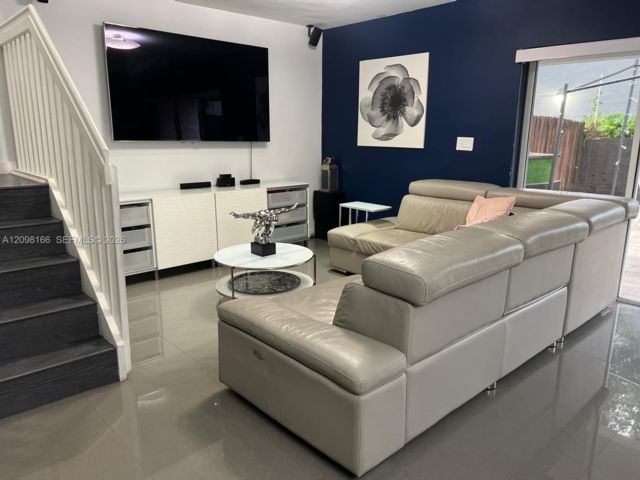  3 BR,  2.50 BTH &nbsp;Townhouse style home in Medley