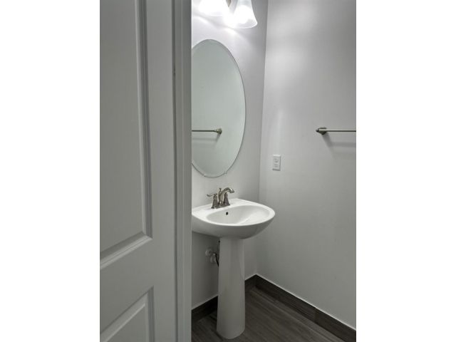 [PHOTO]