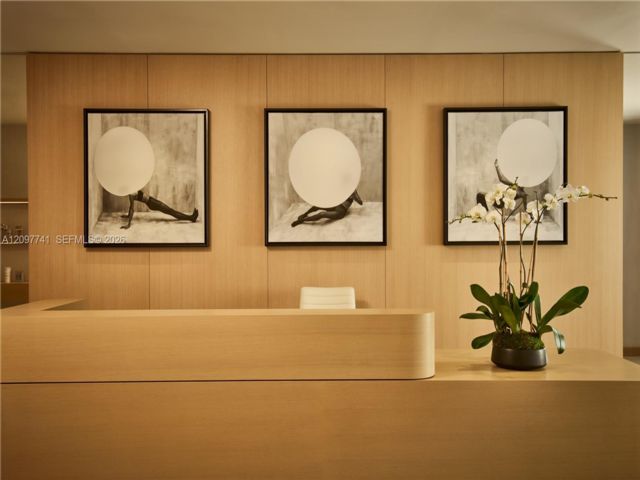 [PHOTO]