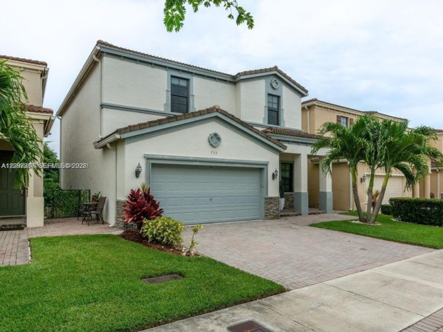  4 BR,  2.50 BTH &nbsp; style home in Miami