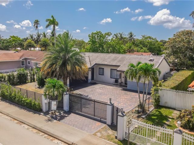  3 BR,  2.00 BTH &nbsp; style home in Hialeah