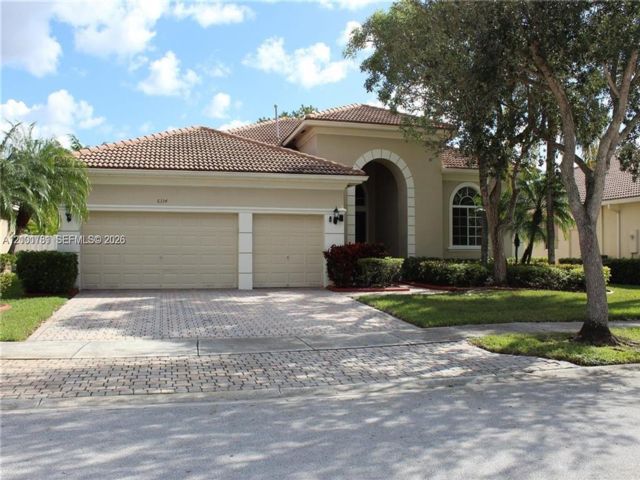  4 BR,  3.00 BTH &nbsp; style home in Davie