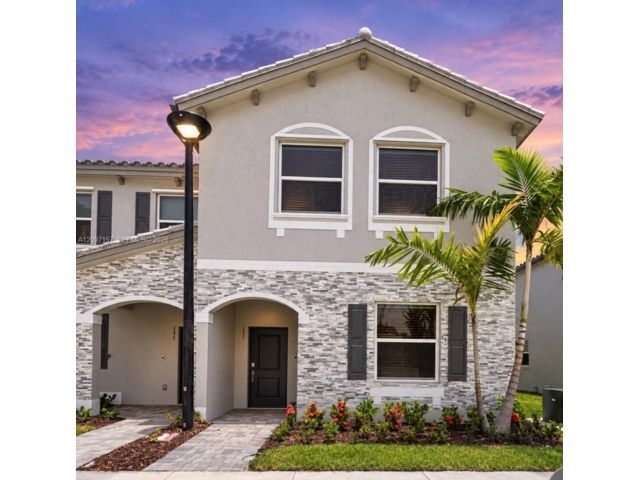  4 BR,  3.00 BTH &nbsp;Townhouse style home in Florida City