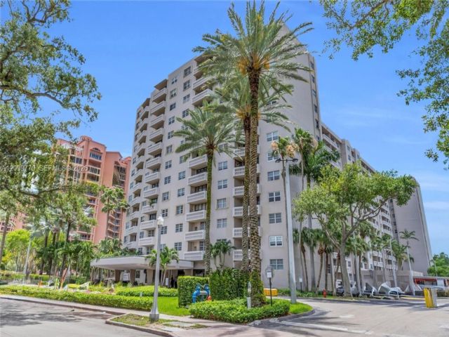  2 BR,  2.00 BTH &nbsp; style home in Coral Gables
