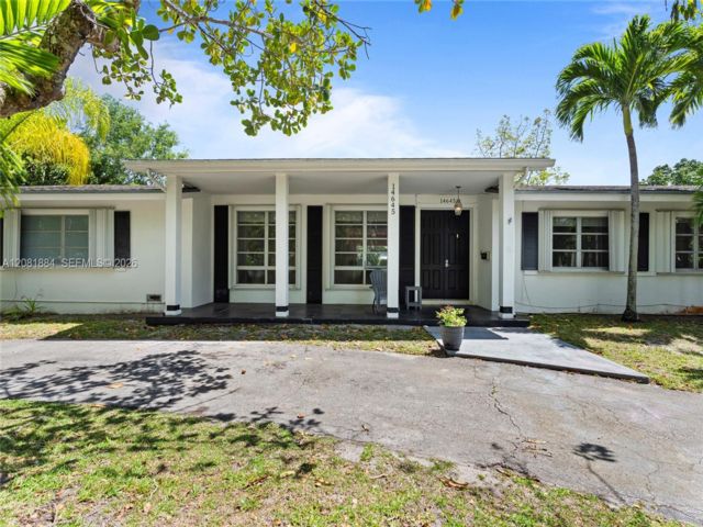  4 BR,  3.00 BTH &nbsp;Ranch style home in Palmetto Bay