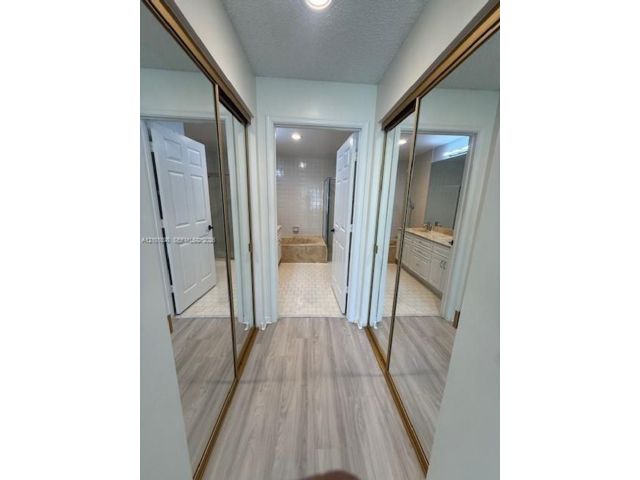 [PHOTO]