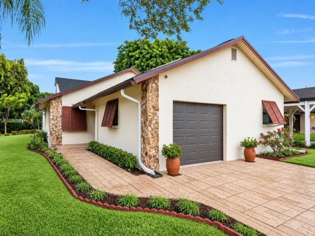  3 BR,  2.00 BTH &nbsp; style home in Cooper City