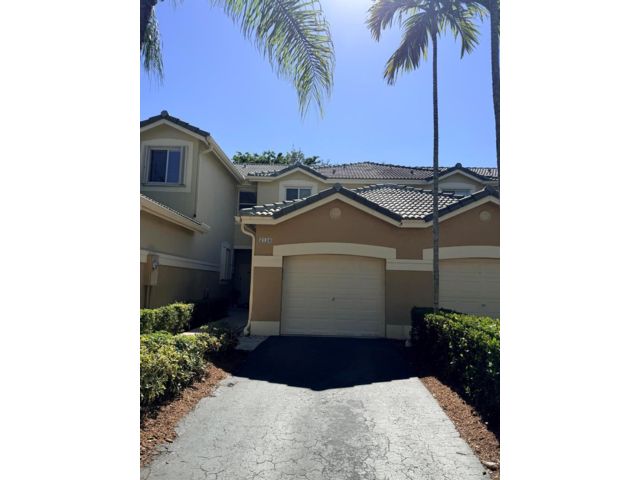  2 BR,  2.50 BTH &nbsp; style home in Weston
