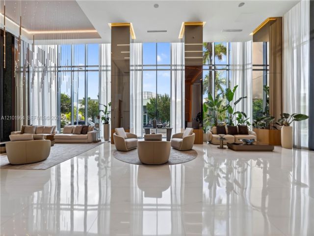  2 BR,  2.00 BTH &nbsp; style home in Hallandale Beach