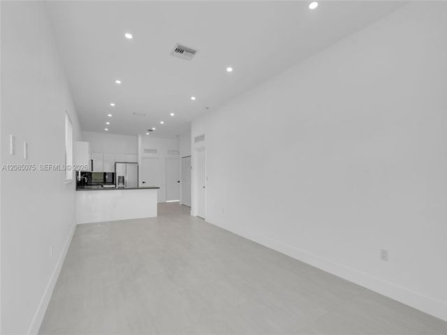 [PHOTO]