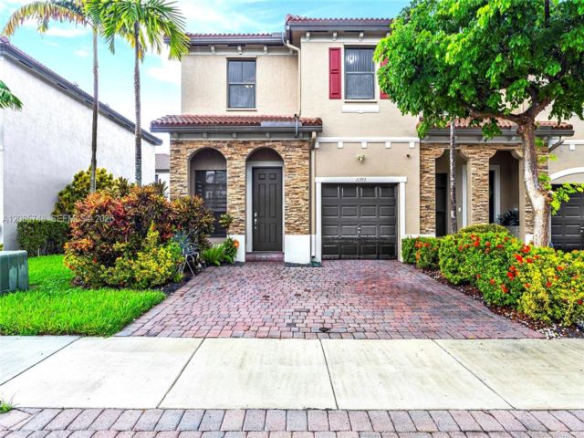  4 BR,  3.50 BTH &nbsp;Townhouse style home in Homestead