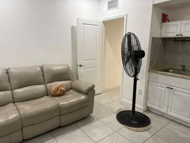 [PHOTO]