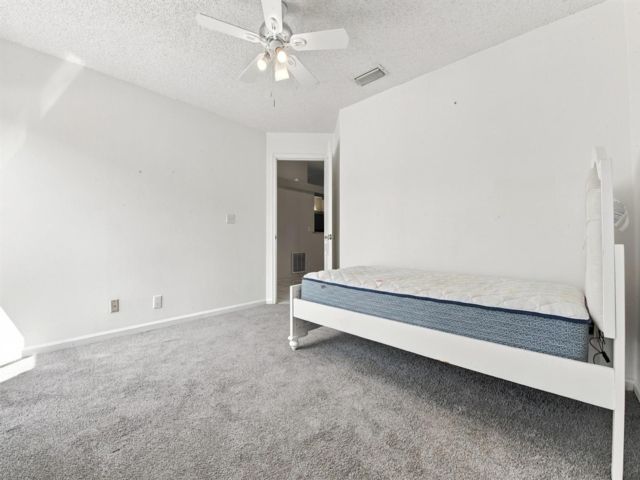 [PHOTO]