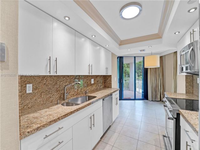  2 BR,  2.00 BTH &nbsp; style home in El Portal