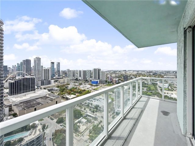  2 BR,  2.00 BTH &nbsp; style home in Miami