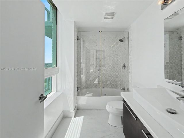 [PHOTO]