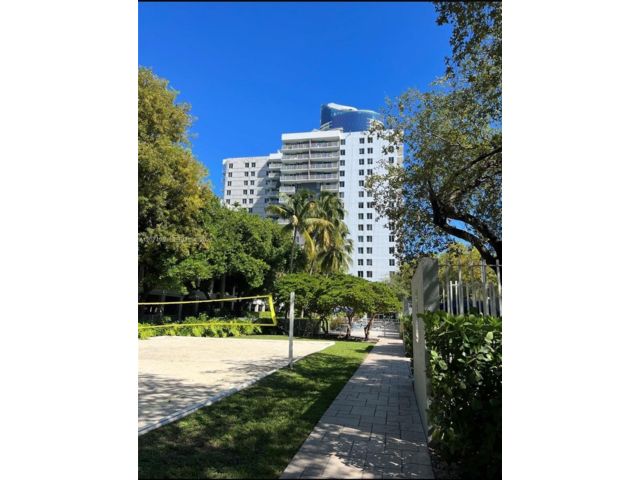  2 BR,  2.00 BTH &nbsp; style home in Miami
