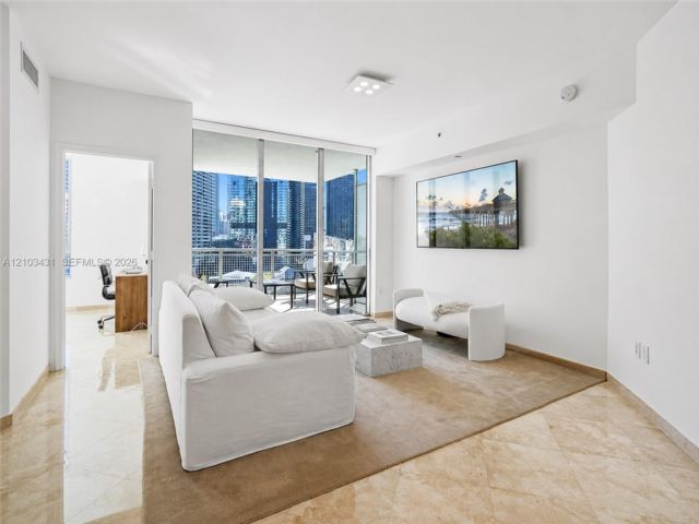  2 BR,  2.00 BTH &nbsp; style home in Miami