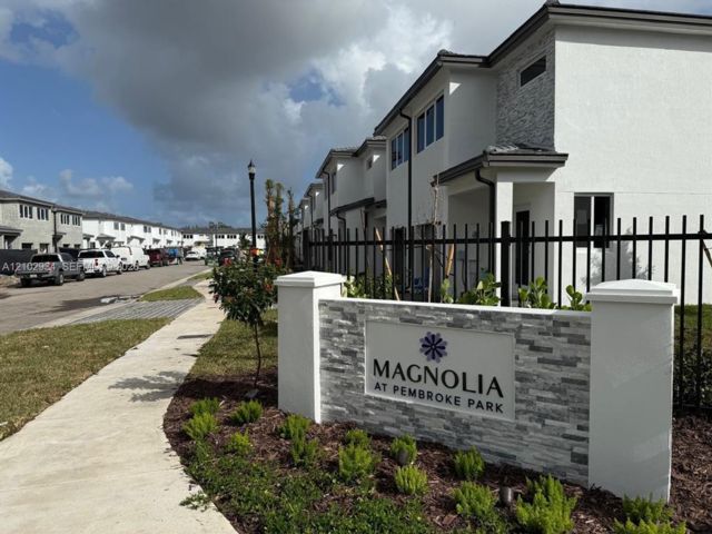 [Pembroke Pines Real Estate, listing number 3350597]