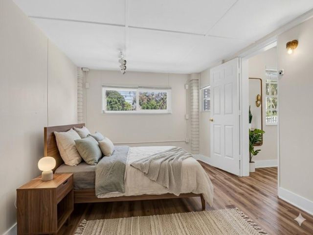 [PHOTO]