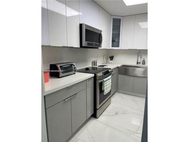 [Hollywood Real Estate, listing number 3350612]