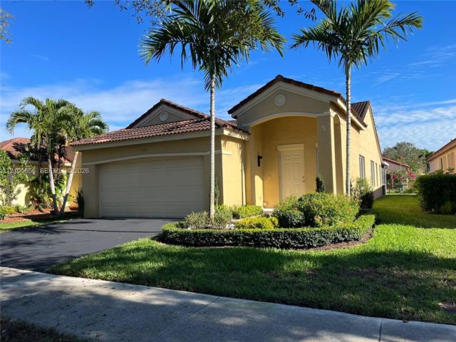  3 BR,  2.00 BTH &nbsp; style home in Weston