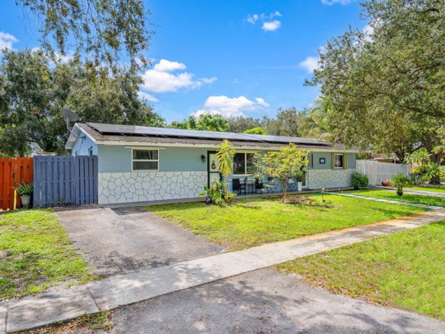 2 BR,  1.00 BTH &nbsp; style home in Cooper City
