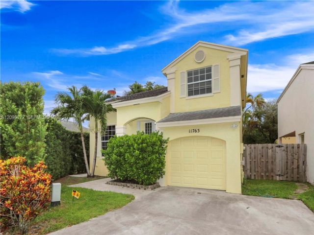  3 BR,  2.50 BTH &nbsp; style home in Miami