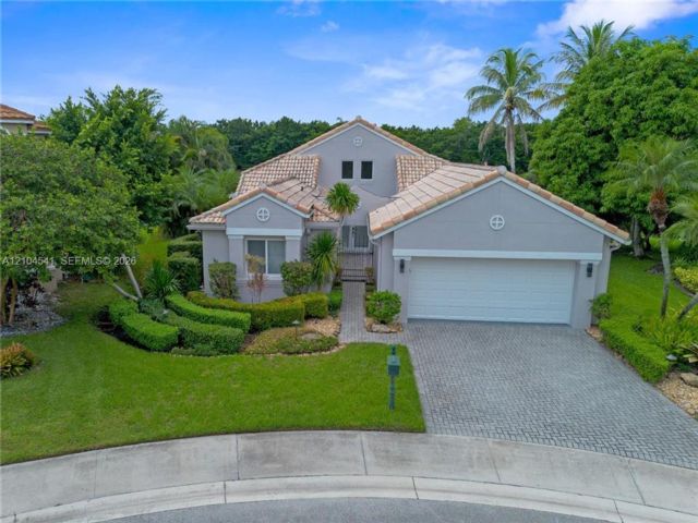  3 BR,  2.00 BTH &nbsp; style home in Weston