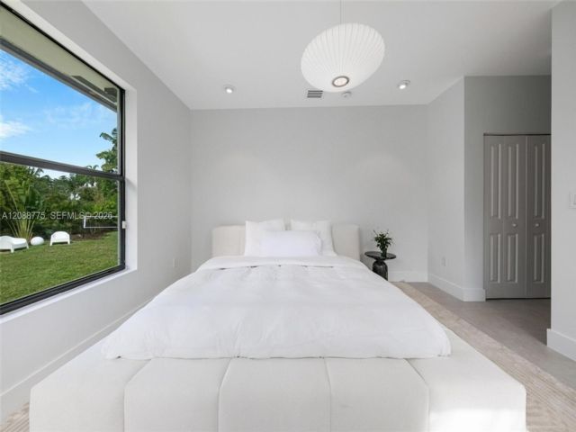  4 BR,  2.50 BTH &nbsp; style home in Miami