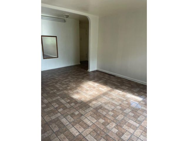  2 BR,  1.00 BTH &nbsp;Apartment style home in Flushing