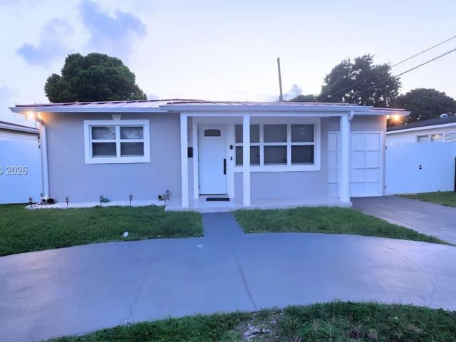 3 BR,  2.00 BTH &nbsp; style home in Hollywood