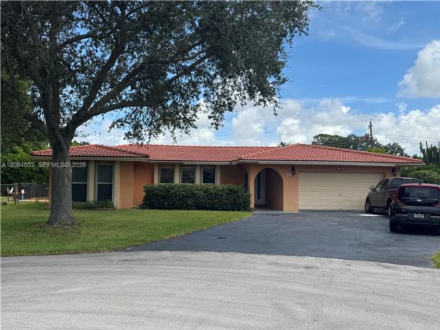 5 BR,  2.00 BTH &nbsp; style home in Coral Springs