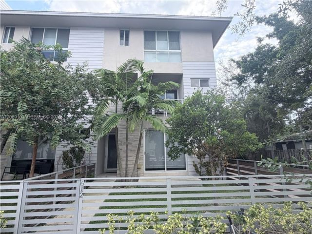  3 BR,  4.00 BTH &nbsp; style home in Fort Lauderdale