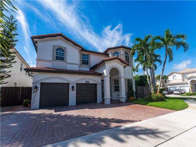  5 BR,  4.50 BTH &nbsp; style home in Medley