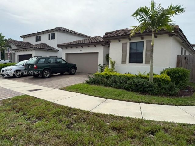  4 BR,  4.00 BTH &nbsp; style home in Homestead