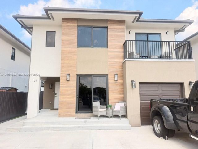  5 BR,  4.50 BTH &nbsp; style home in Florida City
