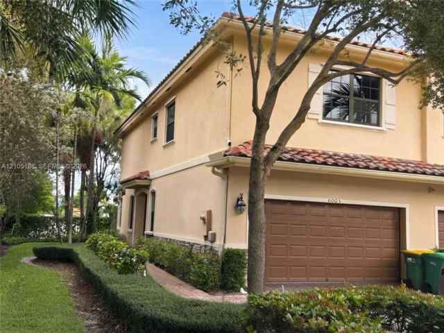  3 BR,  2.50 BTH &nbsp;Townhouse style home in Tamarac