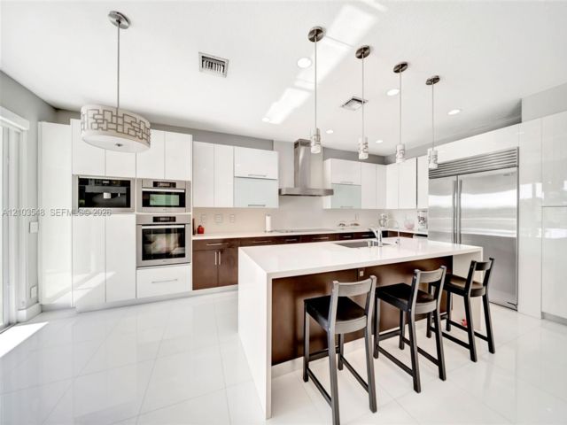  5 BR,  4.00 BTH &nbsp; style home in Weston