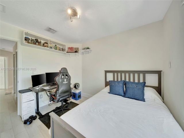 [PHOTO]