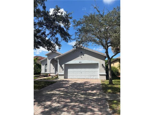  4 BR,  2.00 BTH &nbsp; style home in Weston